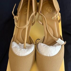 Pointed Ankle-Strap Heels in Nude